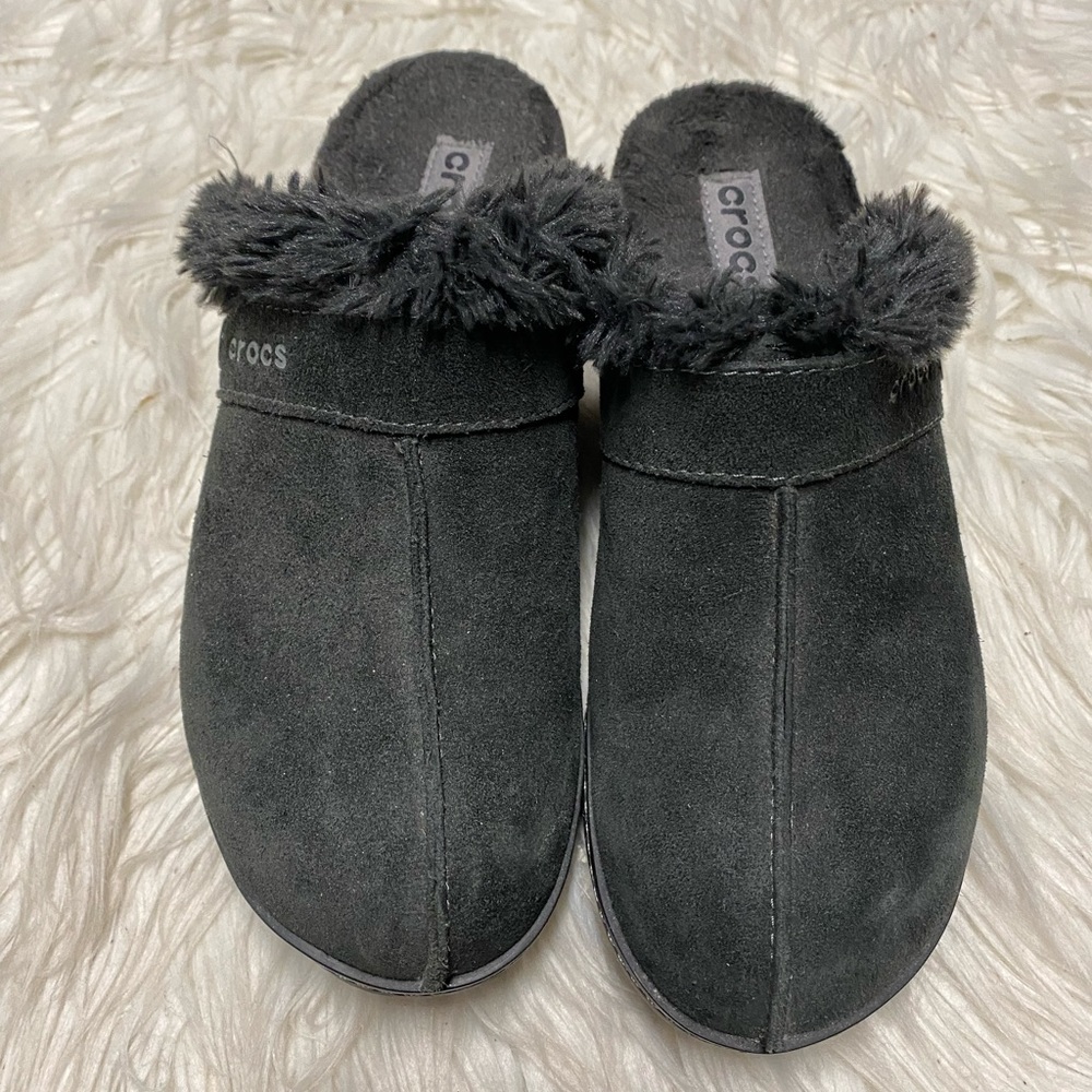 Women’s Fuzzy Crocs Size 7